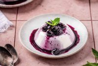 Effortlessly Elegant Vanilla Panna Cotta with Blueberry Compote