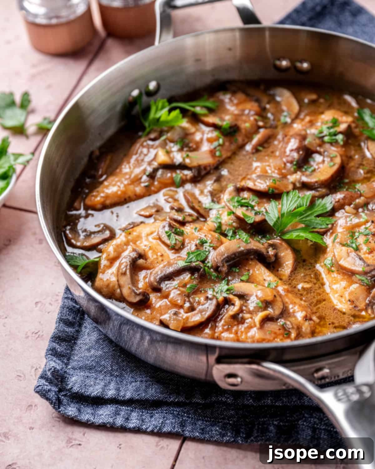 Chicken with Mushroom Marsala Sauce (Pollo al Marsala)