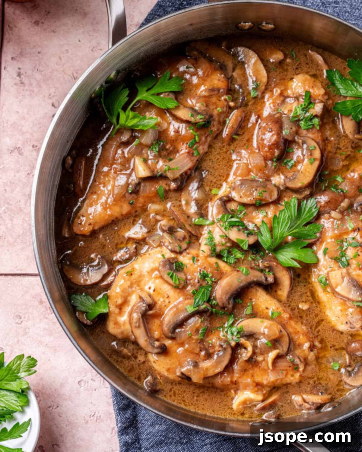 Chicken with Mushroom Marsala Sauce (Pollo al Marsala)