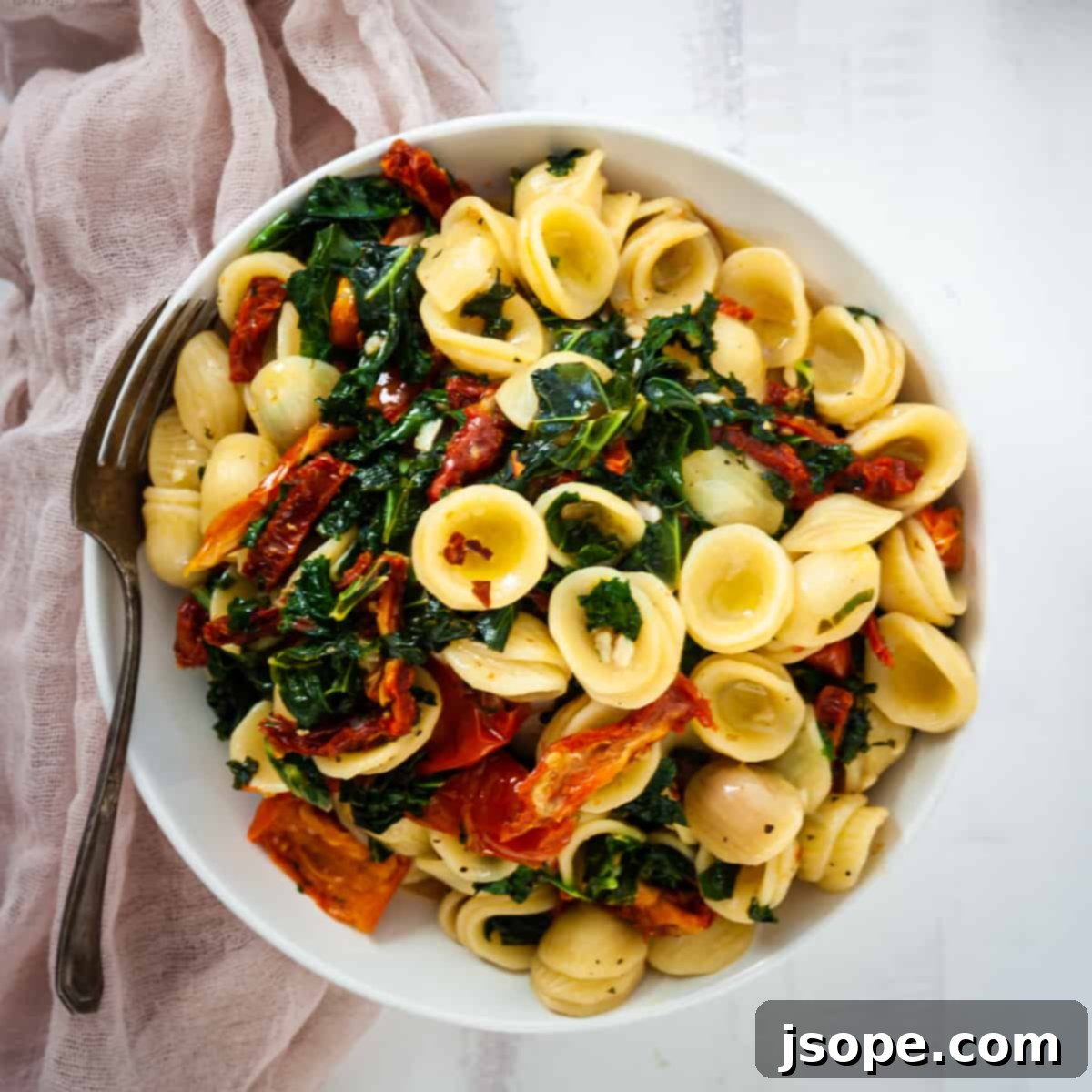 Light and Easy Sun Dried Tomato and Kale Pasta