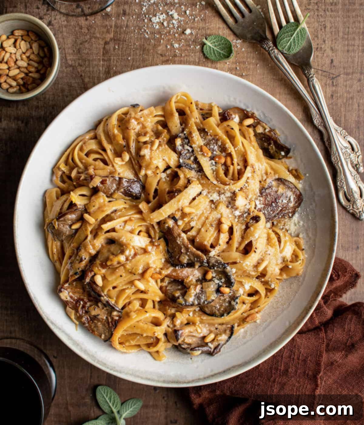 Caramelized Leek and Mushroom Pasta
